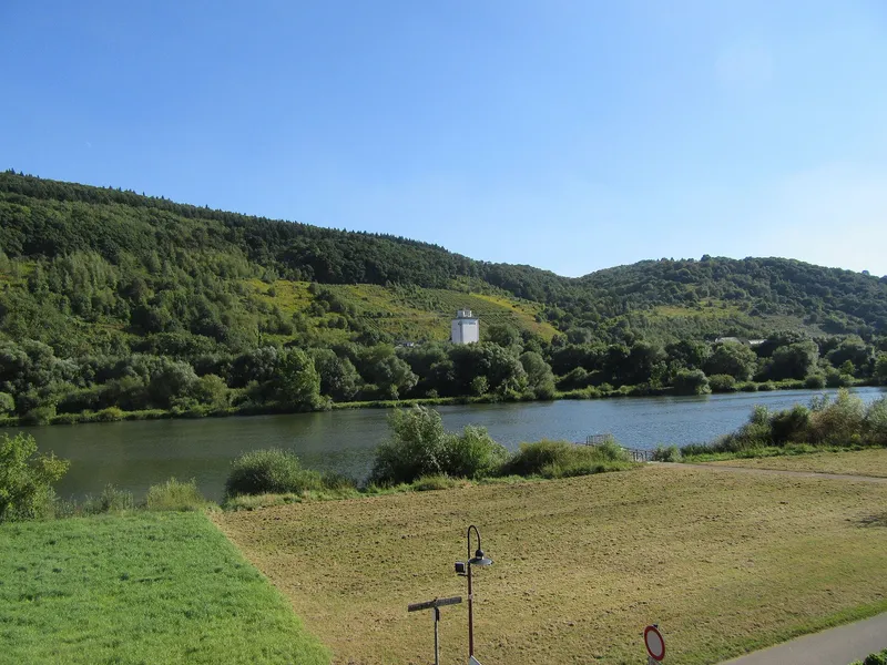 Ruwertal mit Weinbergen bei Trier-Ruwer/Eitelsbach