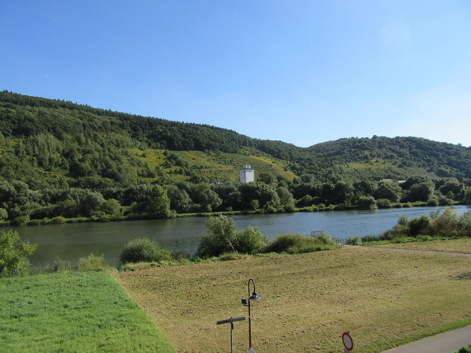 Ruwertal mit Weinbergen bei Trier-Ruwer/Eitelsbach