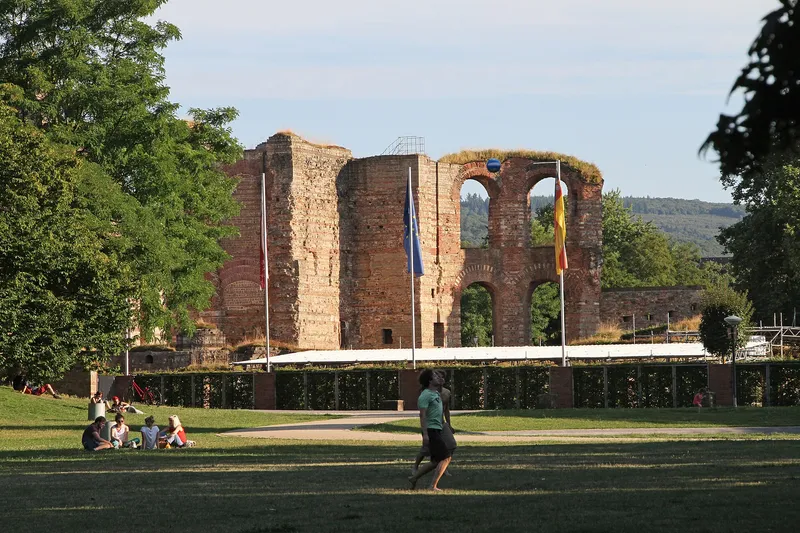 Kaiserthermen mit Palastgarten in Trier-Süd